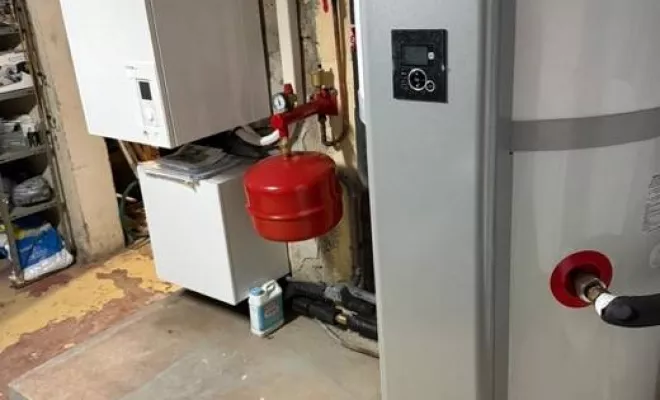 Pose d’une pompe à chaleur air-eau Hybride de la marque Atlantic, Versailles, I.S.T.F